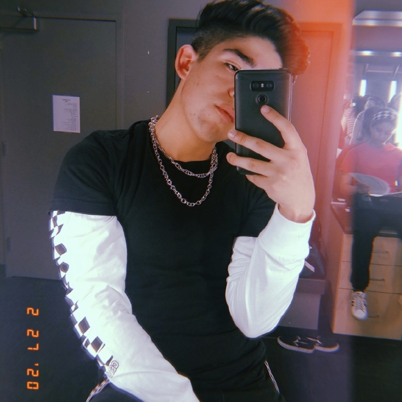 Meet your Posher, Erik - Picture 2 of 4